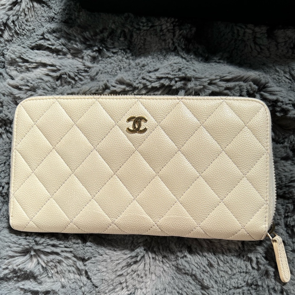Beautiful pre loved Chanel wallet